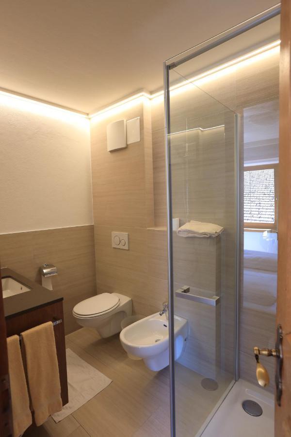 Hotel Goldener Adler Curon Venosta Dış mekan fotoğraf