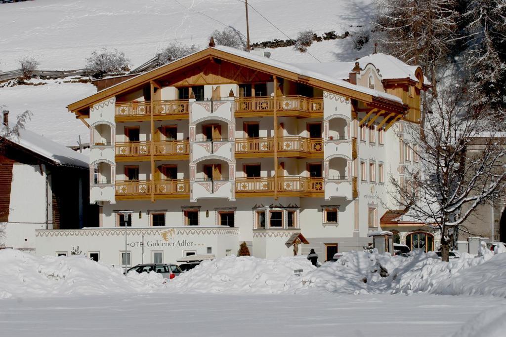 Hotel Goldener Adler Curon Venosta Dış mekan fotoğraf