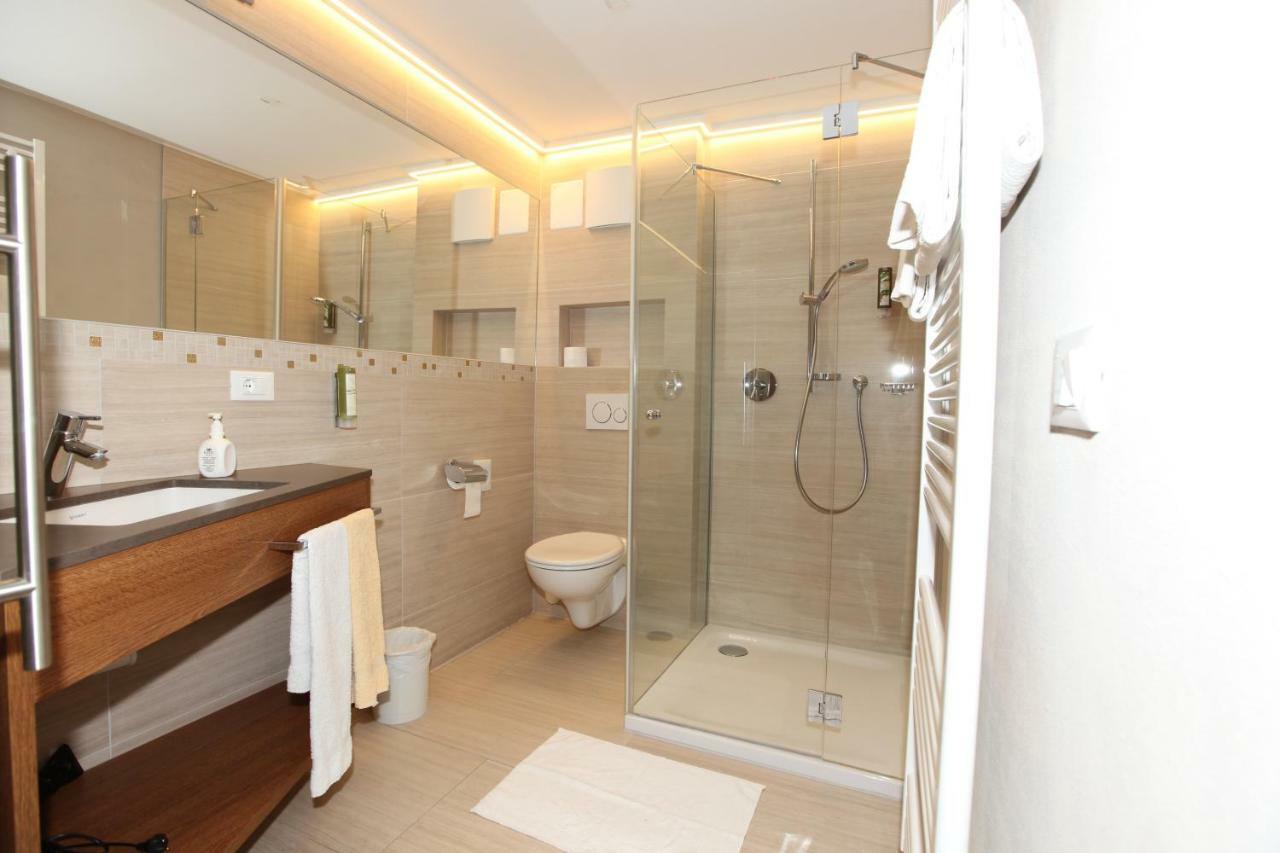 Hotel Goldener Adler Curon Venosta Dış mekan fotoğraf