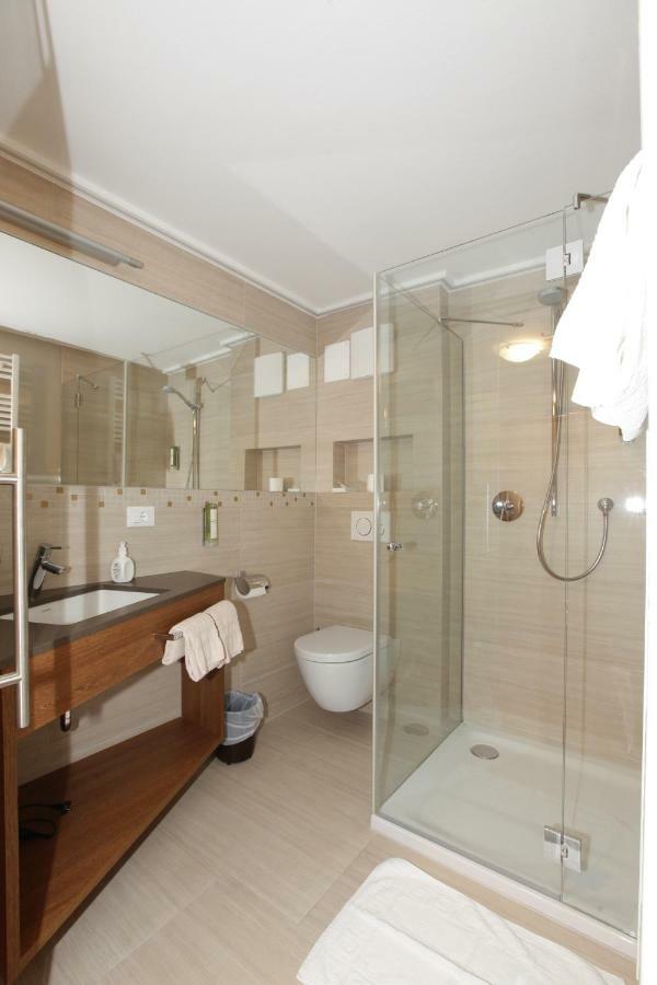 Hotel Goldener Adler Curon Venosta Dış mekan fotoğraf