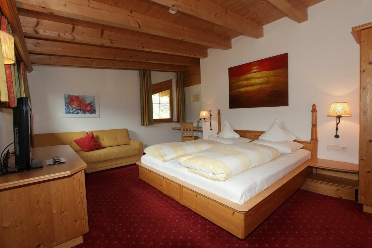 Hotel Goldener Adler Curon Venosta Dış mekan fotoğraf